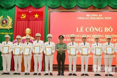 Đồng Tháp: 1.237 đồng chí được thăng cấp bậc hàm, nâng bậc lương năm 2026
