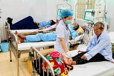 Không để người nghèo đơn độc trên hành trình chữa bệnh - Kỳ 1: Nỗi lo của bệnh nhân nghèo