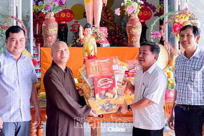 Lãnh đạo xã Đại Lãnh thăm, chúc mừng các cơ sở Phật giáo