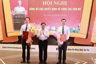 Công bố quyết định về công tác cán bộ