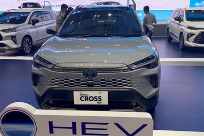 Toyota Corolla Cross 2026 facelift ra mắt: Nâng cấp mạnh về công nghệ