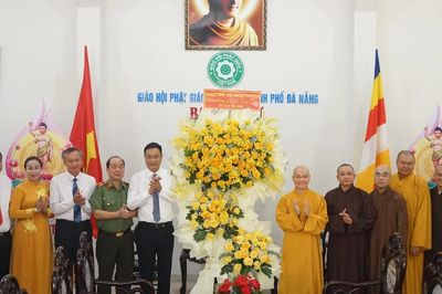 Đà Nẵng: Lãnh đạo thành phố thăm, chúc mừng Ban Trị sự nhân Đại lễ Phật đản Phật lịch 2570