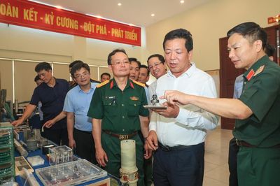 Bộ trưởng Trần Hồng Minh: Phát triển công nghiệp đường sắt phải rõ lộ trình, sản phẩm