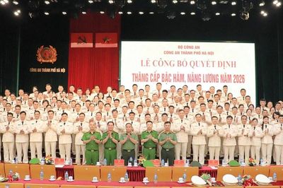 Hơn 5.000 đồng chí công an Hà Nội được thăng cấp bậc hàm, nâng lương năm 2026
