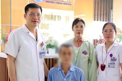Cứu cụ ông có khối u phổi nặng hơn 3kg