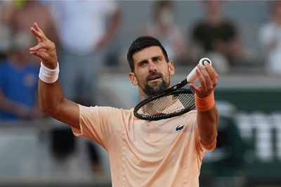 Novak Djokovic thẳng tiến vào vòng 3 Roland Garros