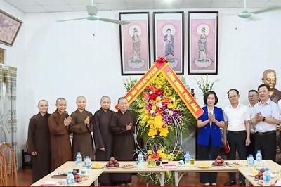 Chủ tịch Ủy ban MTTQ Việt Nam TP Hà Nội chúc mừng Đại lễ Phật đản 2026