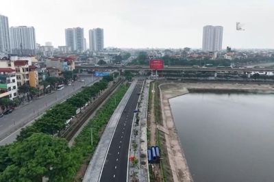 Không gian đẹp bên hồ Linh Đàm và tuyến đường sắt Bắc - Nam