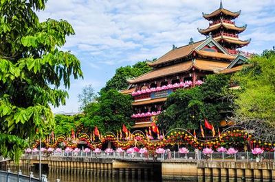 Ngàn sen khoe sắc thắm kính mừng Đức Phật Đản sanh