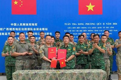 Đồn Biên phòng Cửa khẩu Quốc tế Trà Lĩnh và Trạm Hội ngộ hội đàm Bộ đội Biên phòng địa khu Tịnh Tây (Trung Quốc) tuần tra song phương khu vực biên giới