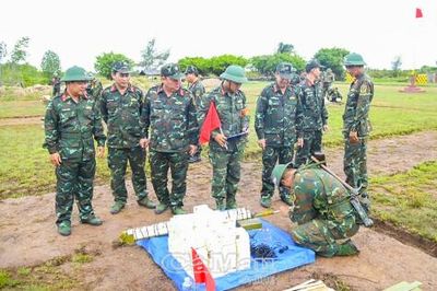 Hoàn thành kiểm tra '3 tiếng nổ', chiến sĩ mới thêm vững tin