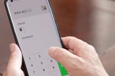 Chồng chuyển khoản đều đặn cho 'đối tác', tôi cay đắng phát hiện ra người bí mật nhận tiền hàng tháng