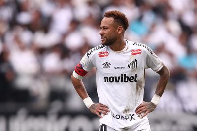 Neymar nghỉ tập đi khám chấn thương, nguy cơ mất suất dự World Cup 2026