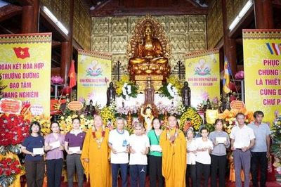 Bát Tràng: Lan tỏa tinh thần từ bi, nhân ái mùa Phật đản