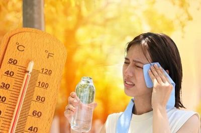 Cảnh báo nguy cơ suy thận cấp do nắng nóng ở người trẻ tuổi