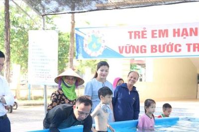 Xã Bất Bạt: Khai mạc lớp phổ cập bơi, phòng, chống tai nạn thương tích cho trẻ em