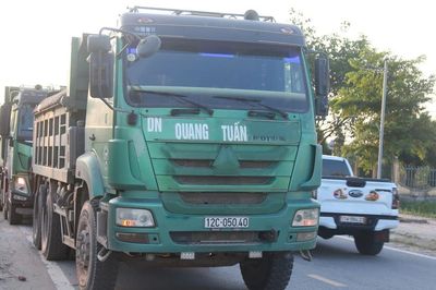CSGT Hưng Yên lập chốt xử lý xe tải vi phạm sau phản ánh của Gia đình và Xã hội