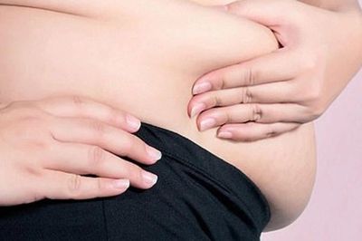Người phụ nữ 38 tuổi phát hiện u nang buồng trứng khổng lồ chèn ép nhiều cơ quan vì chủ quan