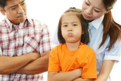 2 kiểu nuôi dạy đang âm thầm 'phá hỏng' con trẻ: Nhiều cha mẹ làm mỗi ngày mà không biết