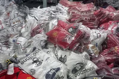 Tiên Tri Group kinh doanh hàng ngàn sản phẩm thời trang có dấu hiệu giả nhãn hiệu Nike, Adidas, Puma, Jordan và Manchester United