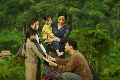 Phim 'Tận hiến': Ngày càng thu hút nhờ loạt cảnh đấu trí, dùng ám hiệu đặc trưng tình báo