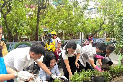 Xây dựng công trình 'Phú Nhuận rực rỡ sắc hoa'