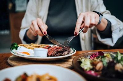 Thời điểm ăn tối lý tưởng giúp bảo vệ sức khỏe não bộ