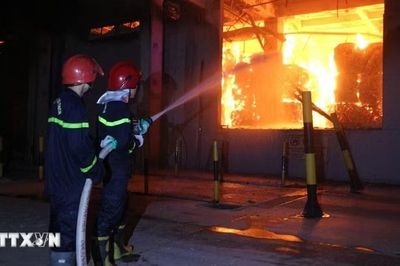 Cháy lớn tại công ty sản xuất giấy, bìa ở Hưng Yên