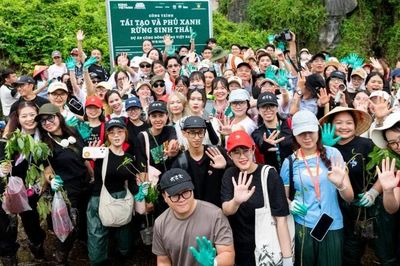 Dàn sao nghệ sĩ Việt cùng 1.000 khán giả gieo mầm xanh tại đầm Vân Long