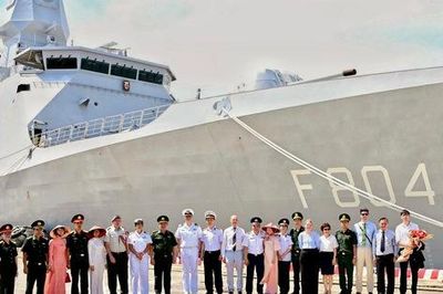 Tàu Hải quân Hoàng gia Hà Lan thăm cảng Hải Phòng