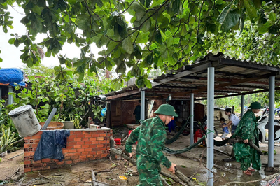 Bộ đội Biên phòng tỉnh Lâm Đồng giúp dân khắc phục hậu quả dông lốc
