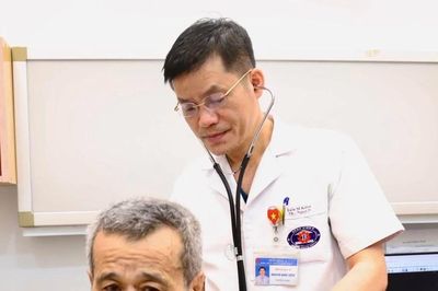 Cứu sống người đàn ông 74 tuổi với khối u phổi khổng lồ chèn ép tim