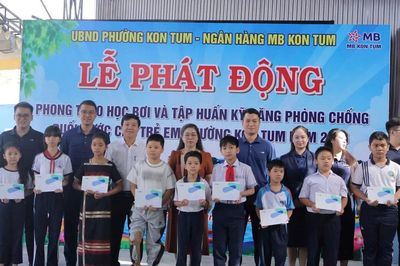 Kon Tum đẩy mạnh phong trào học bơi, phòng chống đuối nước cho trẻ em