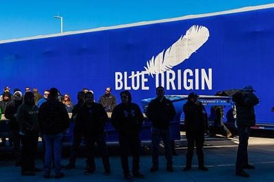 Tên lửa phát nổ khi thử nghiệm, Blue Origin gặp khó trong cuộc đua với SpaceX