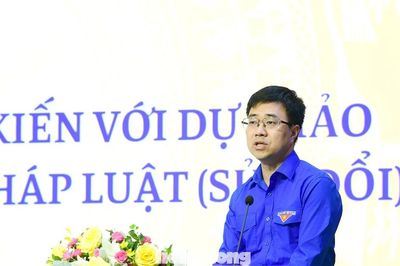 Bạn trẻ vào vai thẩm phán, luật sư tranh tụng tại tòa
