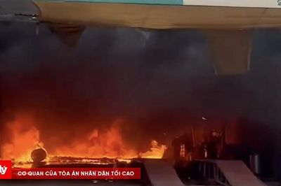 Cháy tiệm rửa xe, lửa bốc cao kèm nhiều tiếng nổ