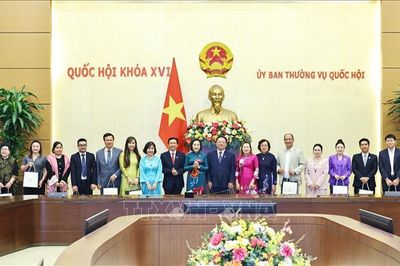 Phát huy vai trò đội ngũ trí thức, doanh nhân trong phát triển đất nước