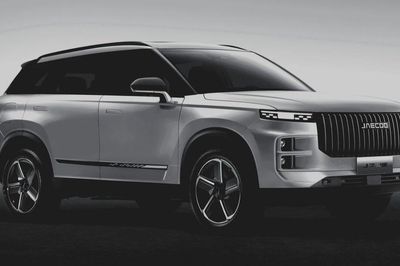 Giá 1 tỷ, mua Jaecoo J7 SHS công nghệ PHEV hay chọn xe Nhật, Hàn?