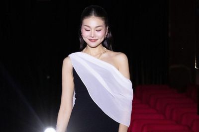 Siêu mẫu Thanh Hằng diện váy ren xuyên thấu khoe vẻ ngoài táo bạo
