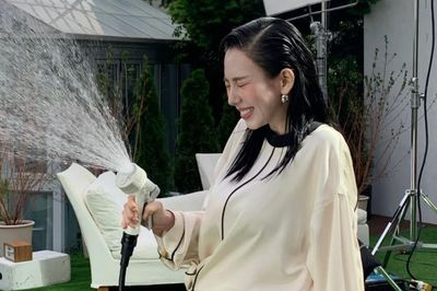 Karina (aespa) khoe vẻ ngoài tinh nghịch khiến fan thích thú