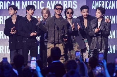 BTS từ chối tiệc hậu AMAs 2026, RM tiết lộ lý do phía sau