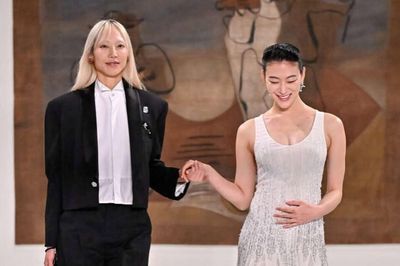 Bella Hadid 'thả tim' khi siêu mẫu Choi Sora mang thai