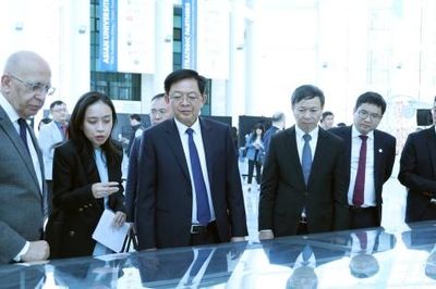 Phó Thủ tướng Hồ Quốc Dũng thăm đại học hàng đầu Kazakhstan và Trung tâm đổi mới sáng tạo Astana Hub