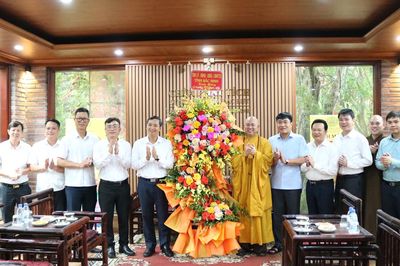 Chủ tịch HĐND tỉnh Nguyễn Việt Oanh chúc mừng Đại lễ Phật đản 2026 tại chùa Phật Tích