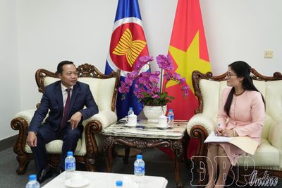 Bí thư Tỉnh ủy Trần Tiến Dũng gặp gỡ, trao đổi với Tổng Lãnh sự quán Việt Nam tại Côn Minh