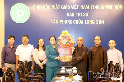Phó Chủ tịch HĐND tỉnh Phạm Thị Xuân Trang thăm, chúc mừng nhân dịp Đại Lễ Phật đản - Phật lịch 2570