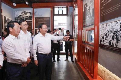 Bí thư Tỉnh ủy Lê Minh Ngân thăm Khu di tích lịch sử Chủ tịch Hồ Chí Minh và Nhà máy sản xuất của Tập đoàn Bối Thái Ni, tỉnh Vân Nam, Trung Quốc