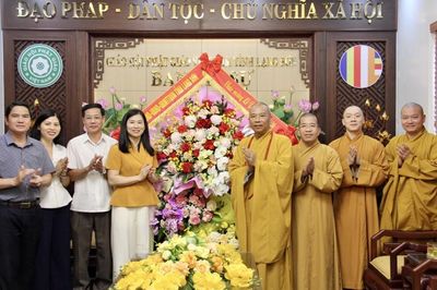 Lãnh đạo tỉnh chúc mừng Ban Trị sự Giáo hội Phật giáo Việt Nam tỉnh nhân Đại lễ Phật đản