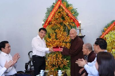 Phó Thủ tướng Nguyễn Văn Thắng thăm Trưởng lão Hòa thượng Thích Giác Quang và Ban Trị sự GHPGVN TP.Huế