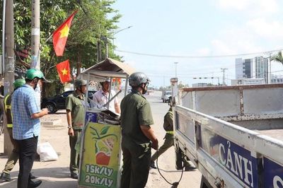 Mạnh tay xử lý, chấn chỉnh tình trạng lấn chiếm vỉa hè lòng đường của nhiều tuyến phố